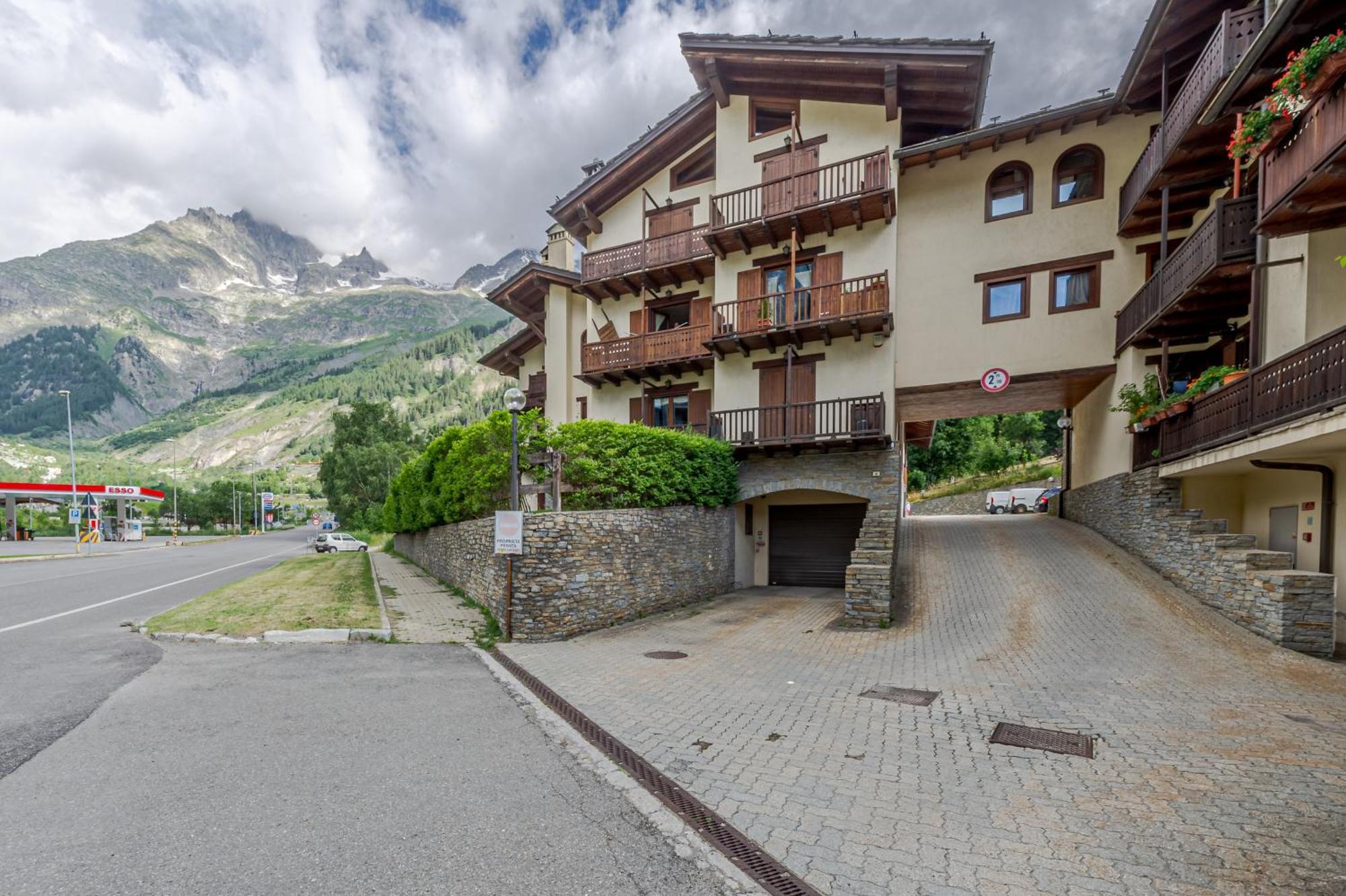 Casa Beatrice - Wifi, Parcheggio E Vista Montagna - Cour 0231 Apartment Courmayeur Exterior foto